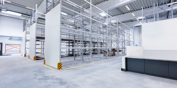 Reformas Integrales de Naves Industriales en Madrid · Diseño e Instalación de Áreas de Producción, Almacén y Oficinas